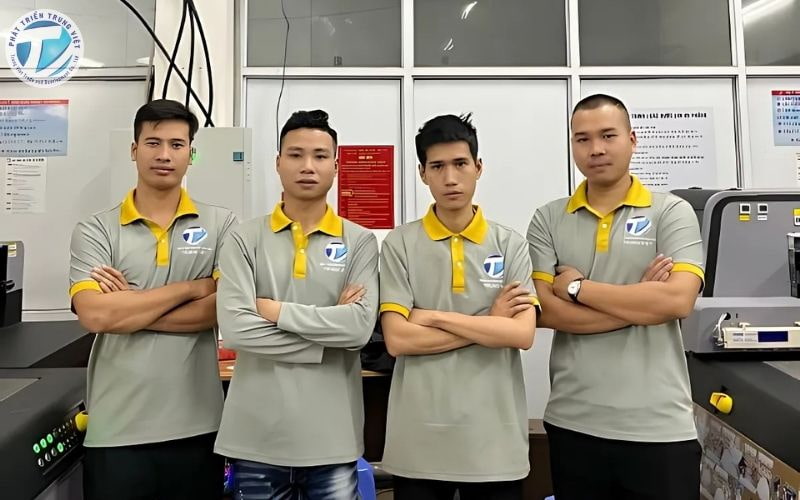 Đội ngũ kỹ thuật viên Phát Triển Trung Việt